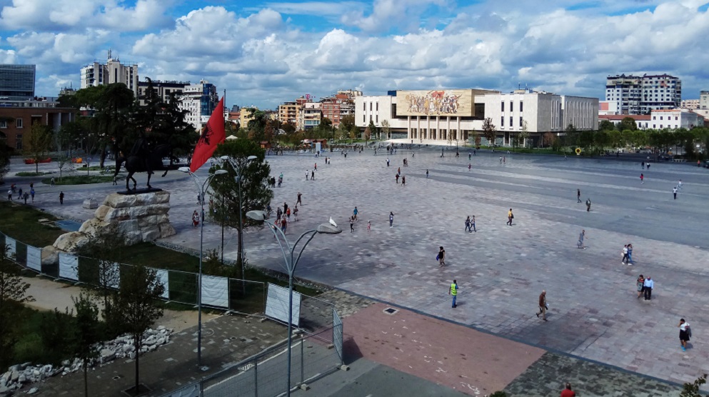 Tkurrja e popullsise dhe cmimet e larta ulin importet e ushqimeve